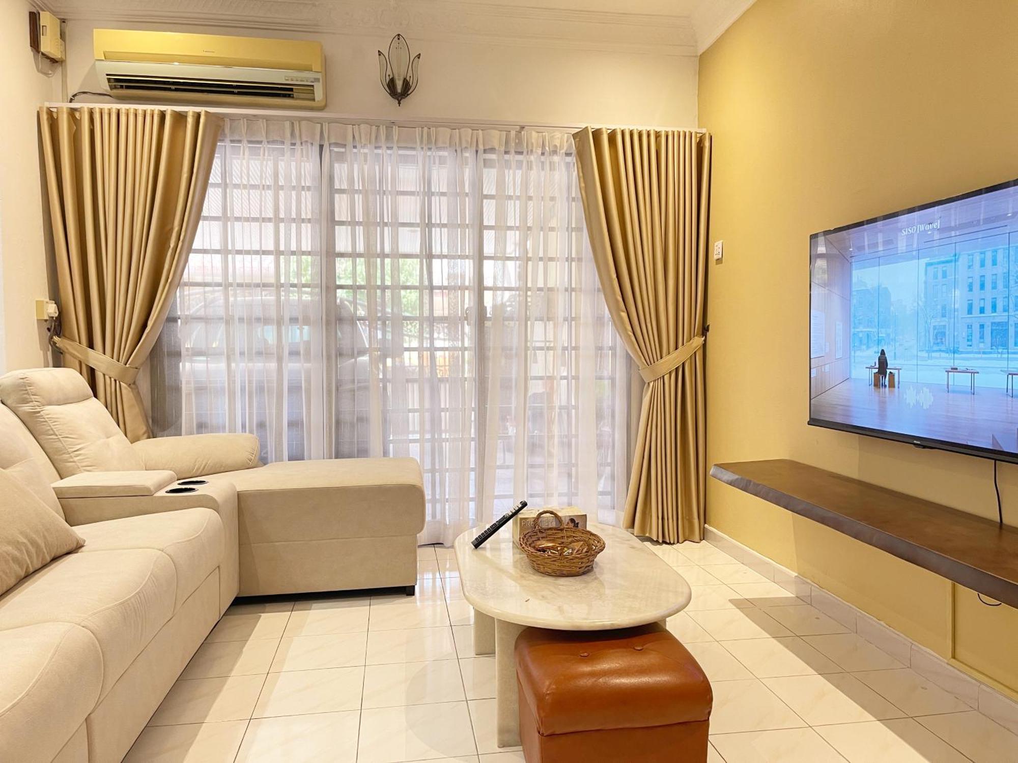 Rumah percutian Golden House 18 *