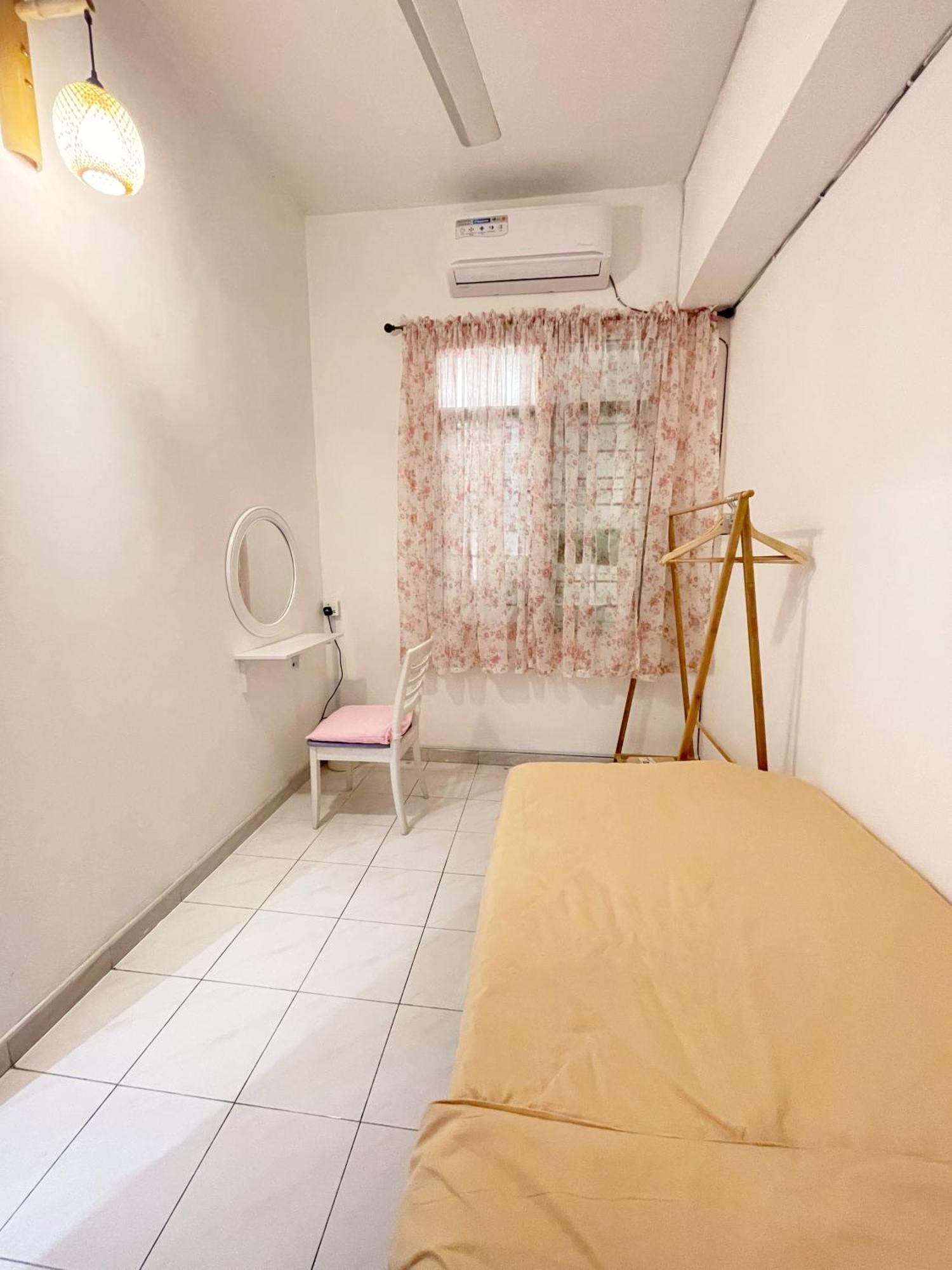 Golden House 18 Rumah percutian